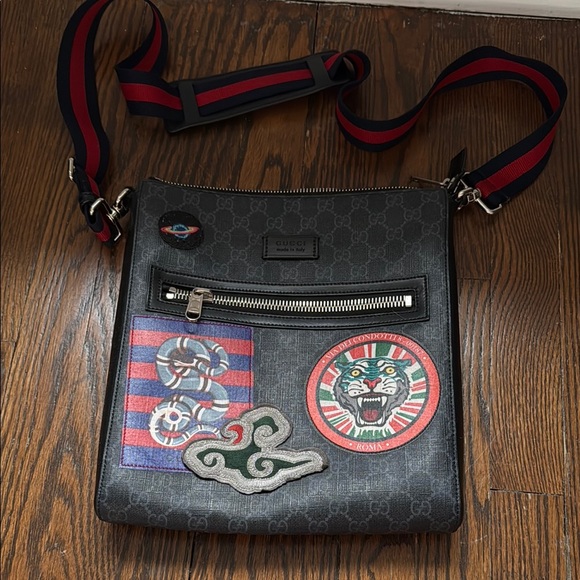 Gucci Black and Red Messenger Bag with Sporty Design - Picture 1 of 11